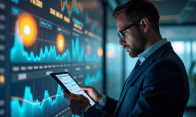 Homme étudiant graphiques de cryptomonnaies sur une tablette